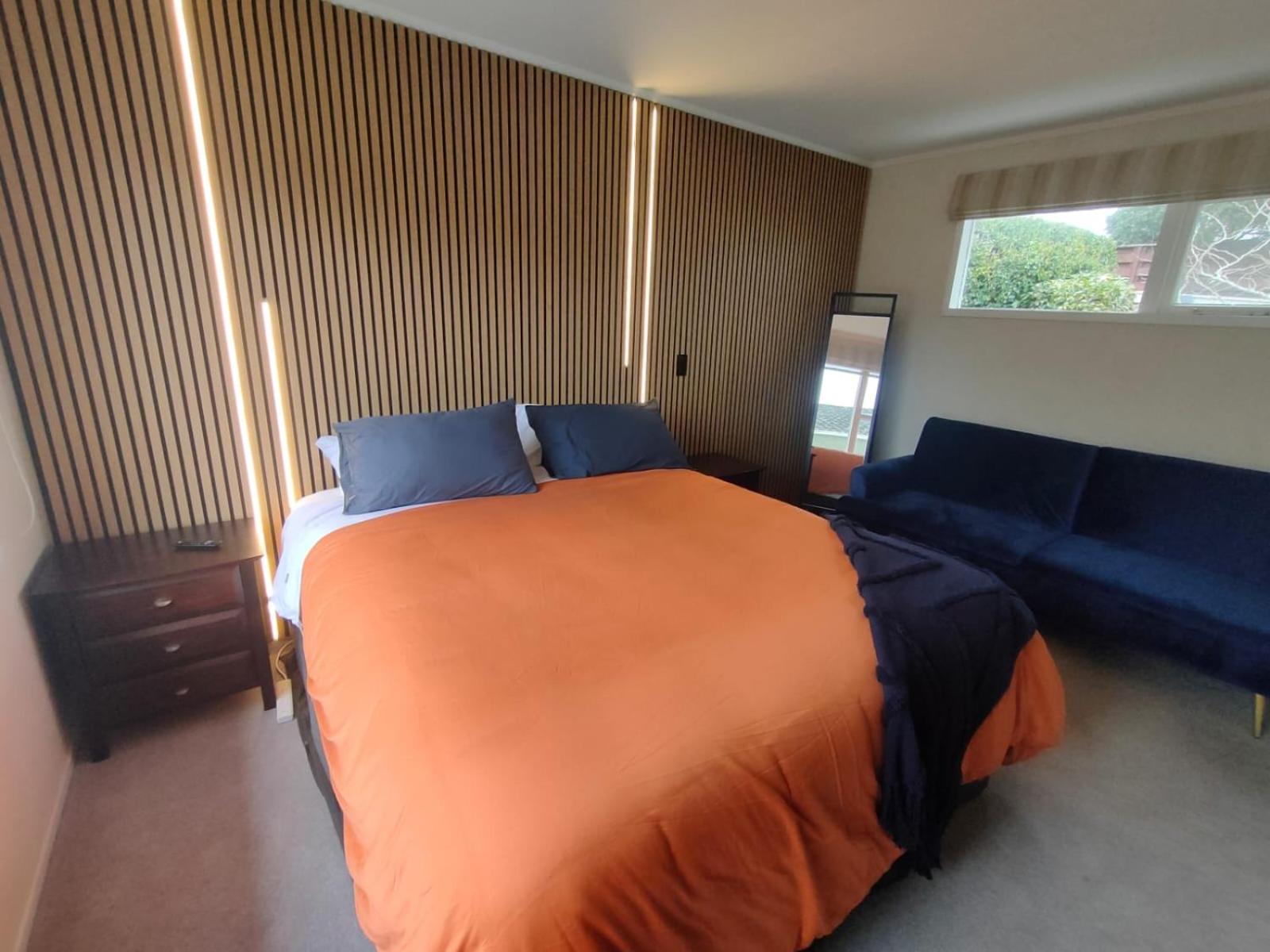 Retro 4 Bedroom Home, Warm And Welcoming, Quiet Location Porirua Esterno foto