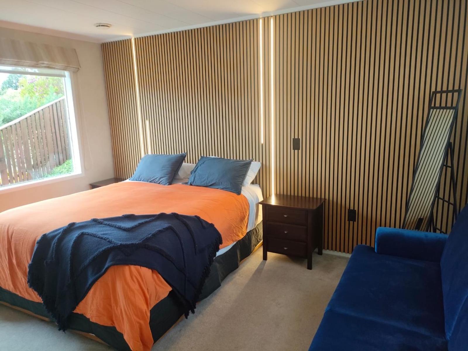 Retro 4 Bedroom Home, Warm And Welcoming, Quiet Location Porirua Esterno foto