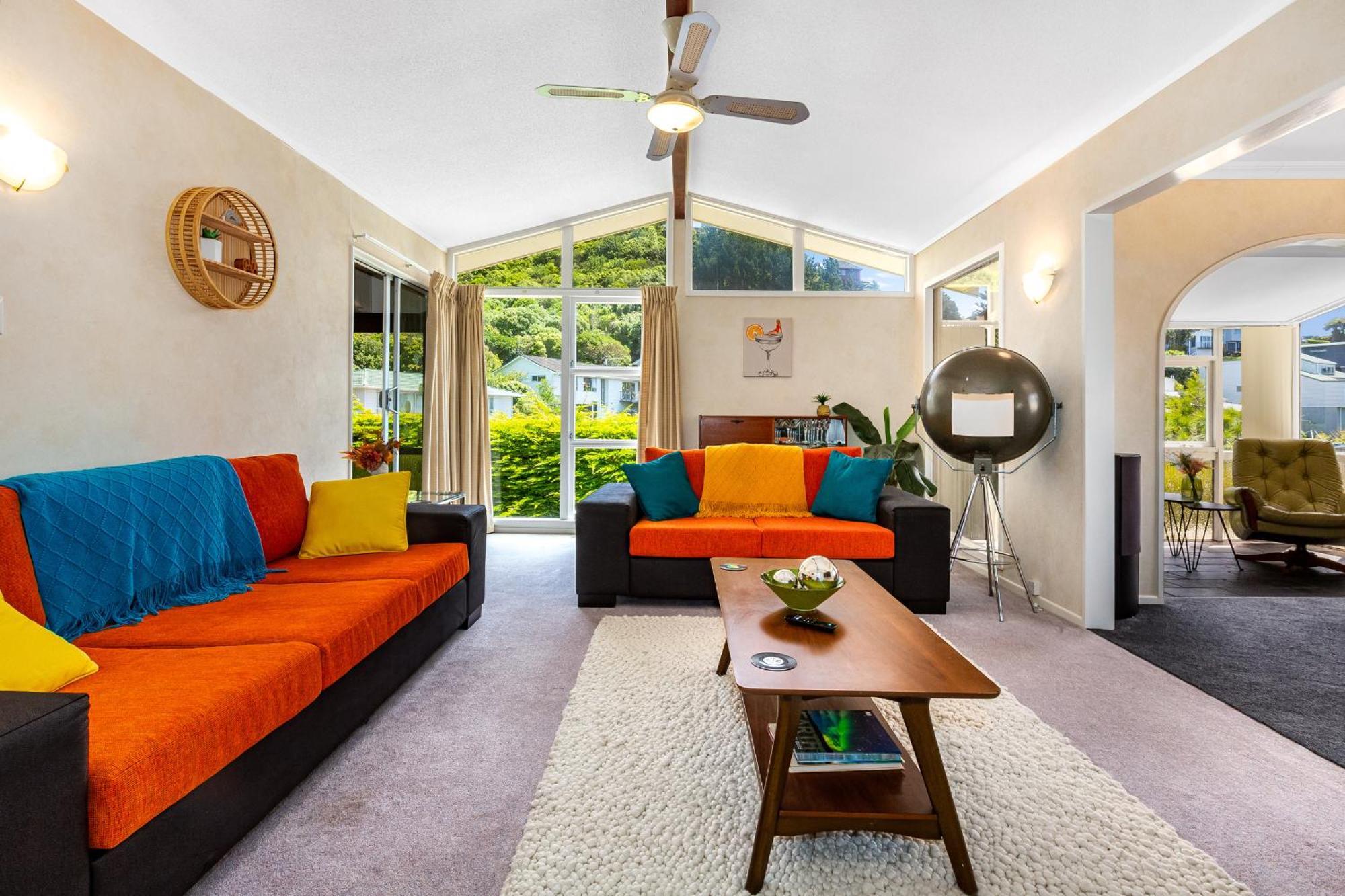 Retro 4 Bedroom Home, Warm And Welcoming, Quiet Location Porirua Esterno foto