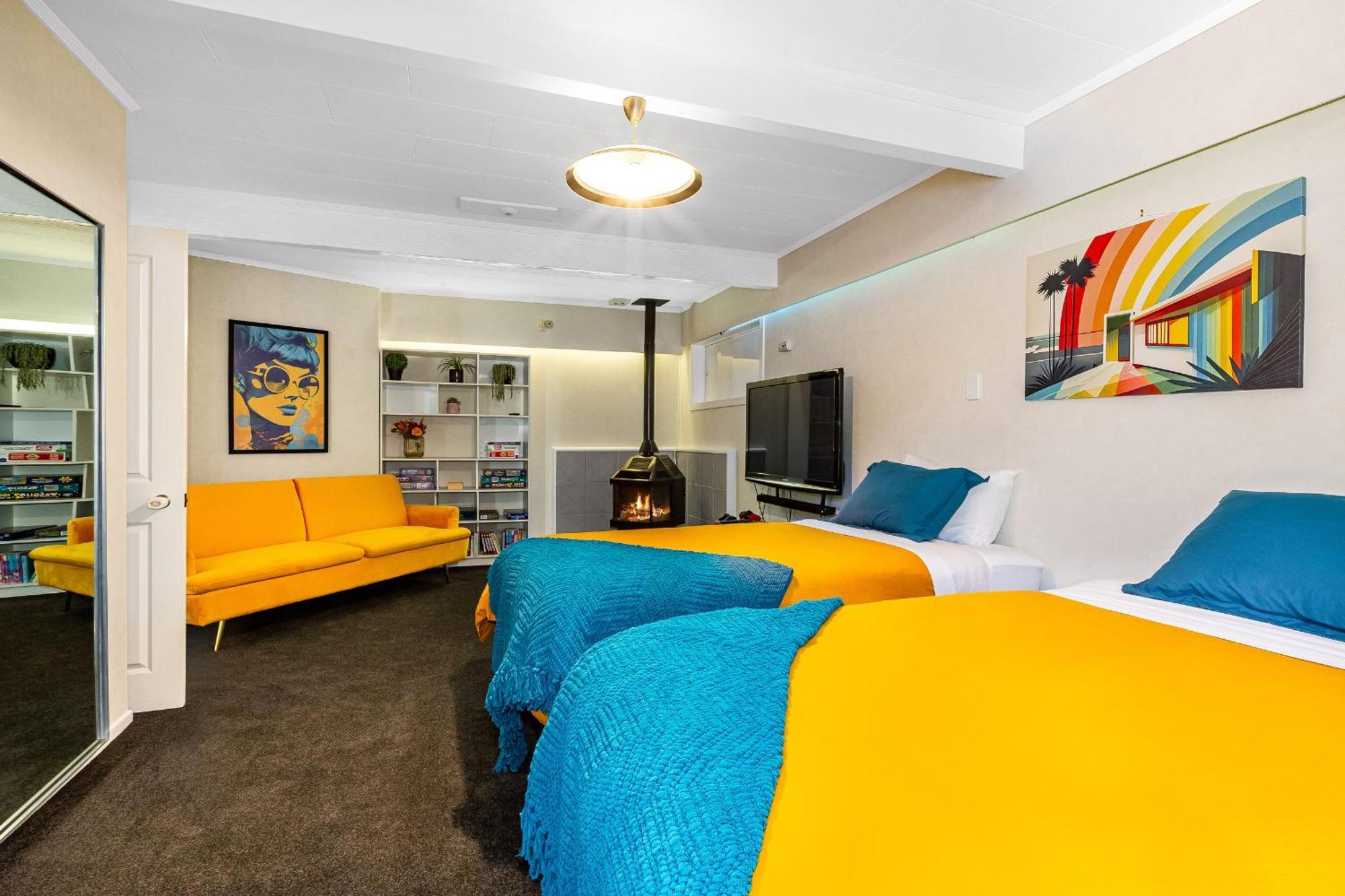 Retro 4 Bedroom Home, Warm And Welcoming, Quiet Location Porirua Esterno foto