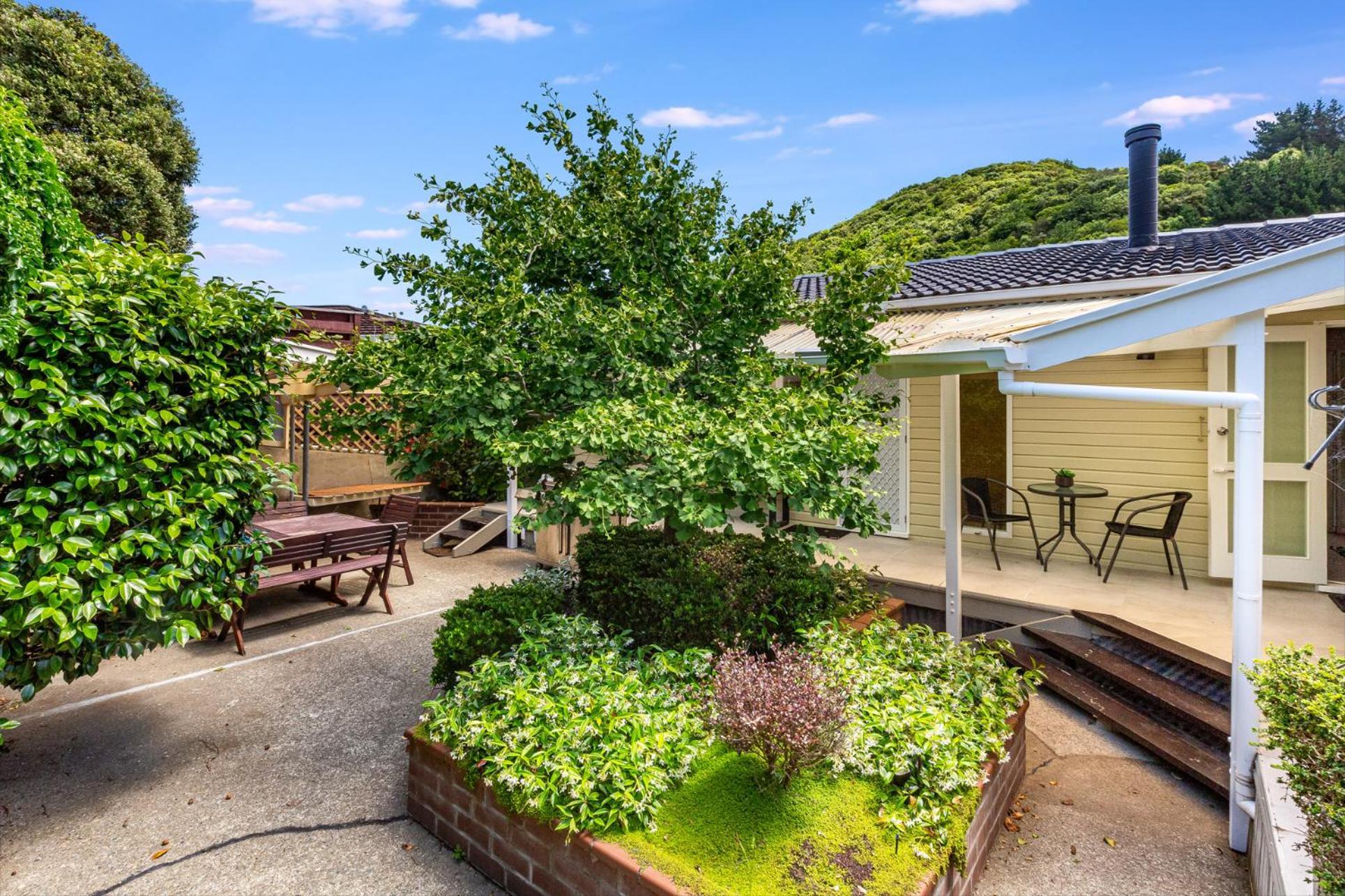 Retro 4 Bedroom Home, Warm And Welcoming, Quiet Location Porirua Esterno foto