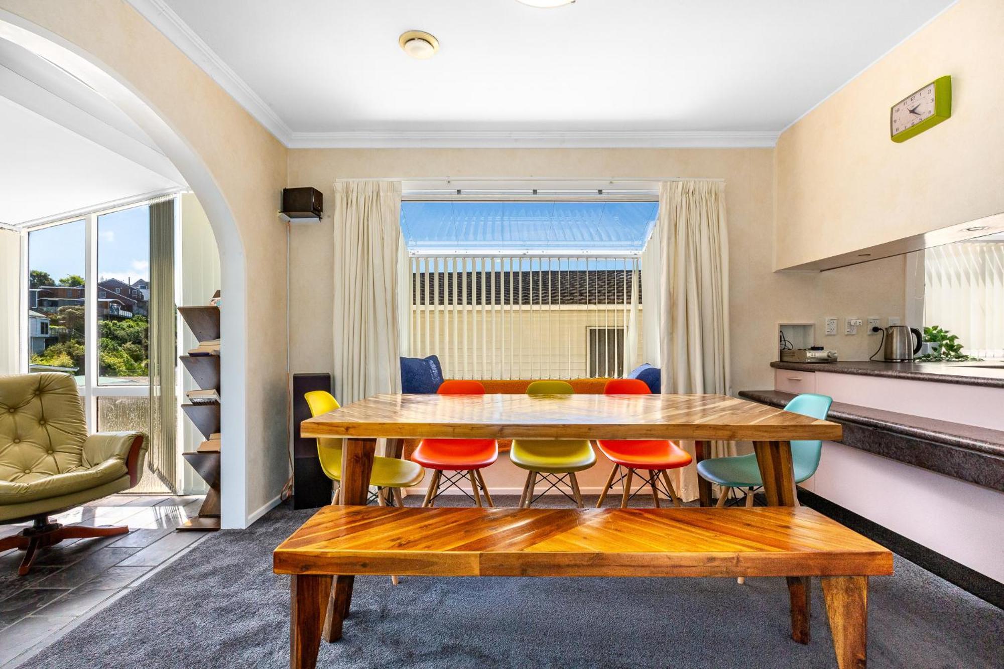 Retro 4 Bedroom Home, Warm And Welcoming, Quiet Location Porirua Esterno foto