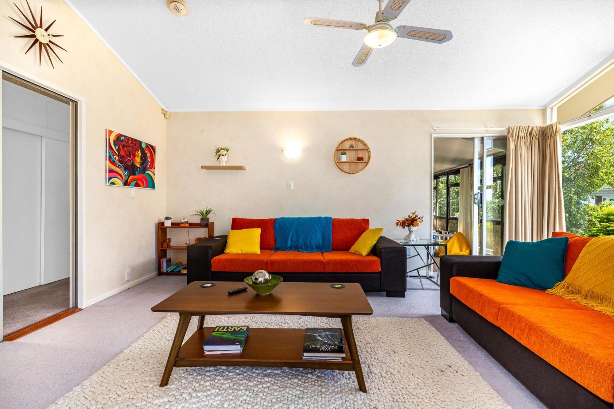 Retro 4 Bedroom Home, Warm And Welcoming, Quiet Location Porirua Esterno foto