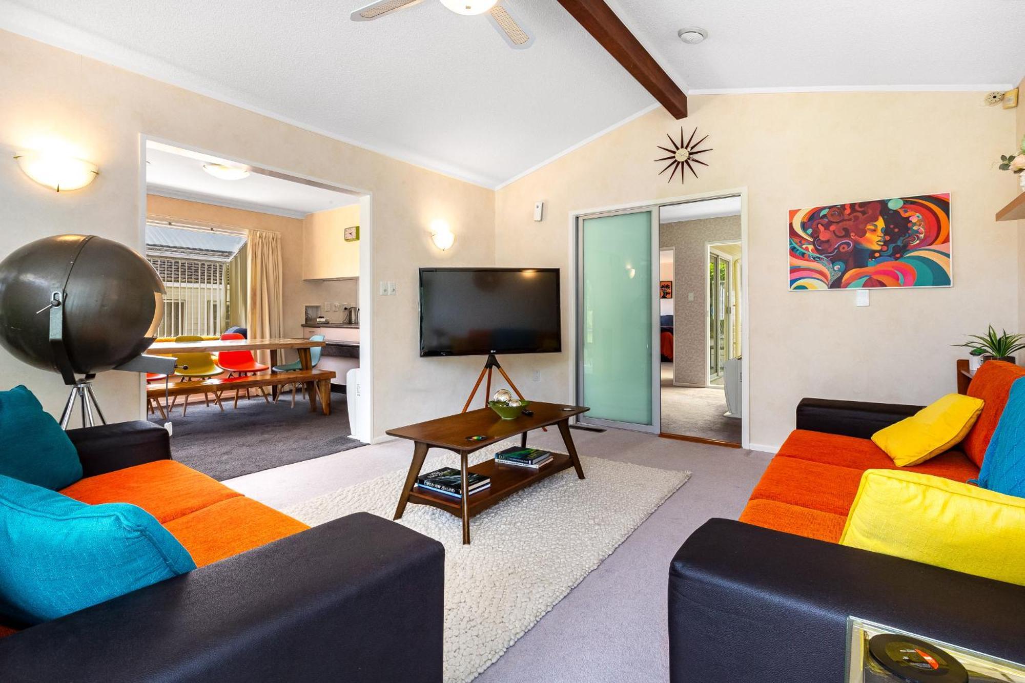 Retro 4 Bedroom Home, Warm And Welcoming, Quiet Location Porirua Esterno foto