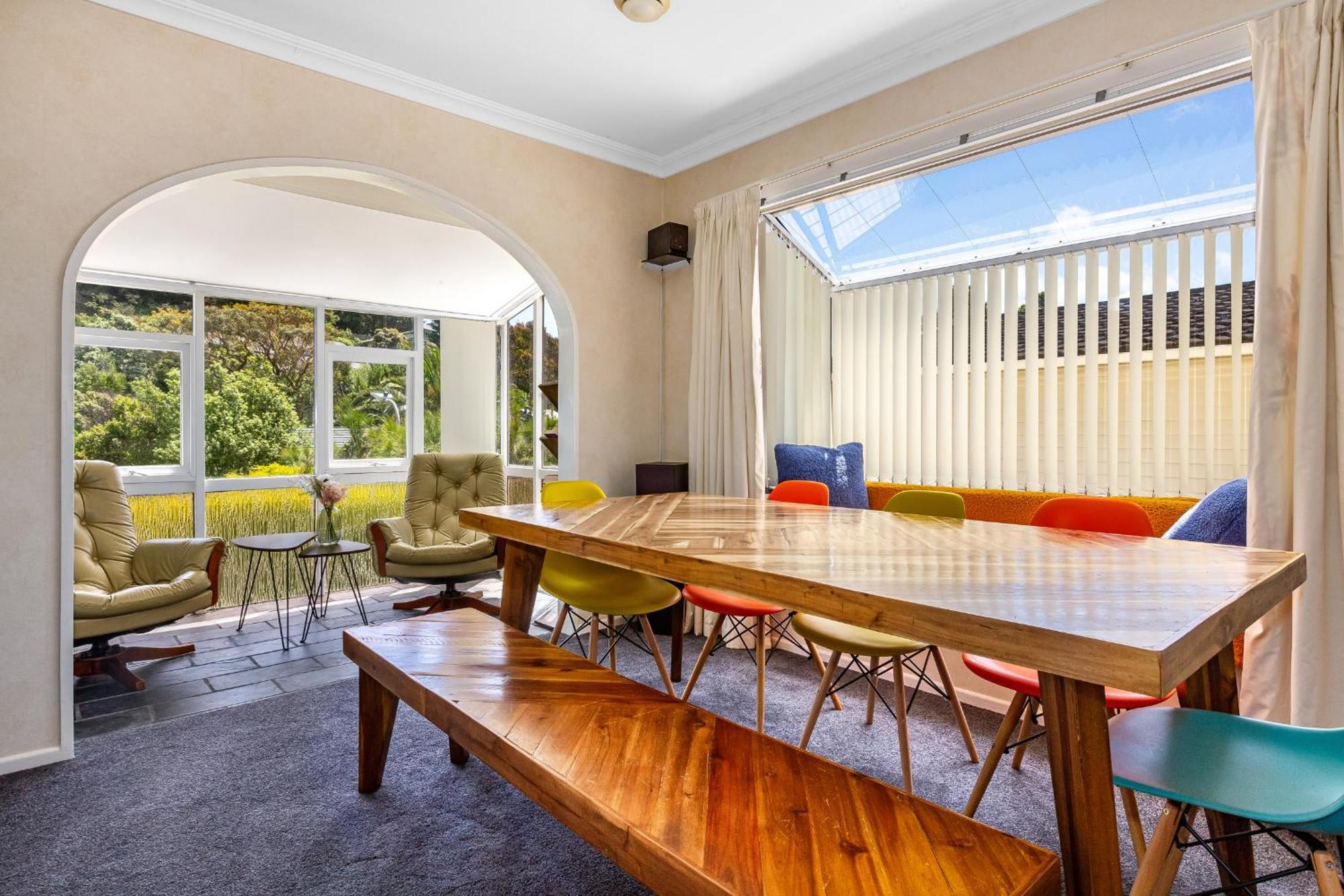 Retro 4 Bedroom Home, Warm And Welcoming, Quiet Location Porirua Esterno foto